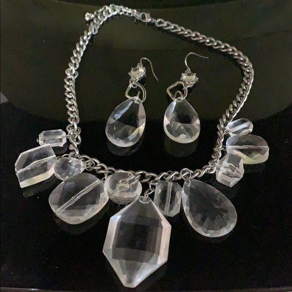 2/$20 Clear costume jewellery set. - Picture 1 of 1